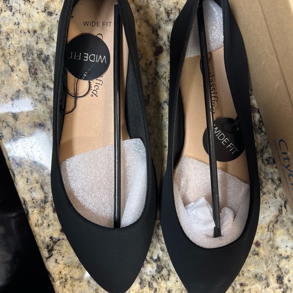 Cityclassified Elegant Black Women's flats - Picture 4 of 10